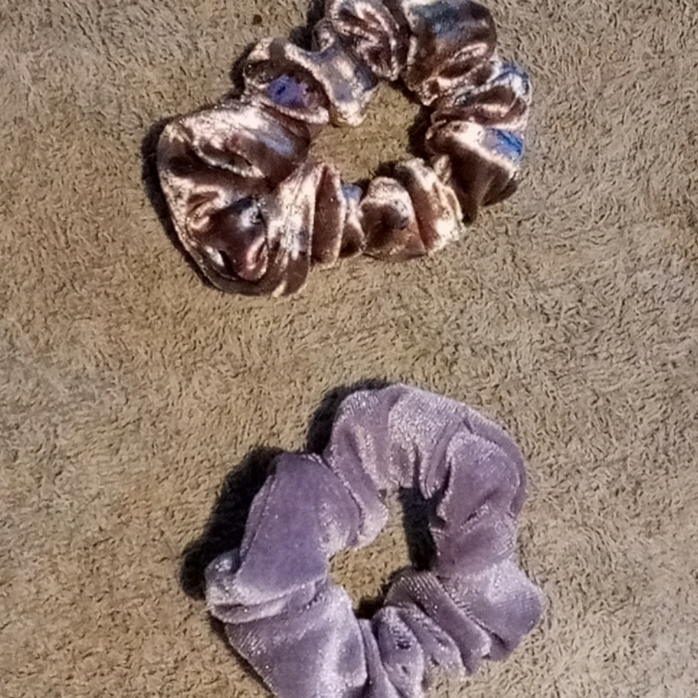 I am selling scrunchies! - Picture 2 of 9